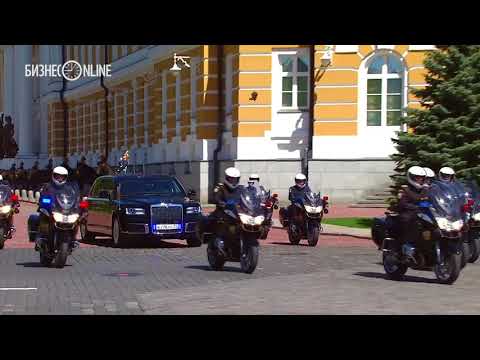 Владимир Путин прибыл на инаугурацию на отечественном лимузине