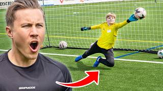 This 13 Year Old Goalkeeper Is Insane🔥 (Goalkeeper Battle)
