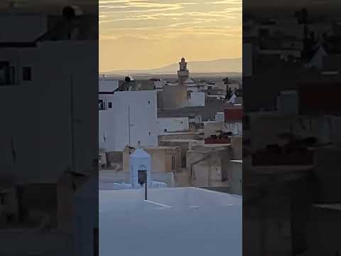 المدينة العتيقة بالقيروان و مقهى و مطعم سرايا الباي باب الخوخة