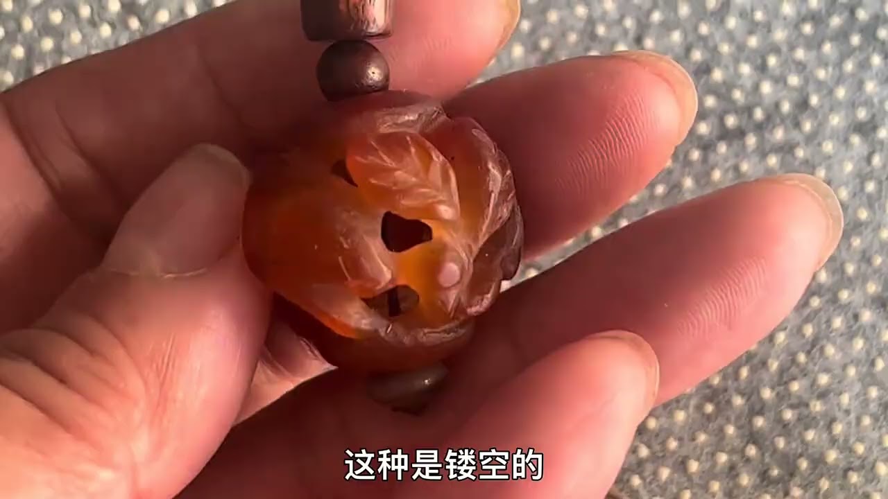 小白今天收到几件翡翠吊坠，种水一流，都很喜欢翡翠，古玩，和田玉