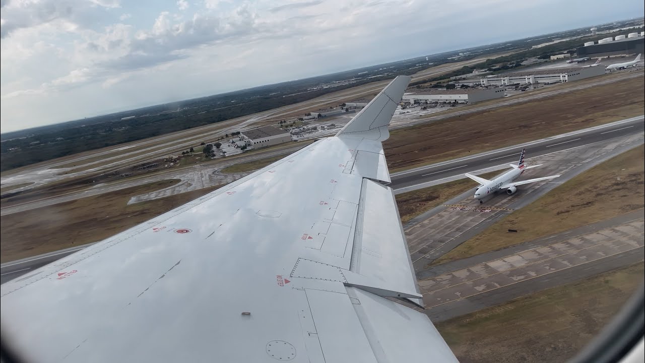 American Eagle (SkyWest) CRJ-700 (N713SK) takeoff from Dallas /Ft. Worth. [4K 60]