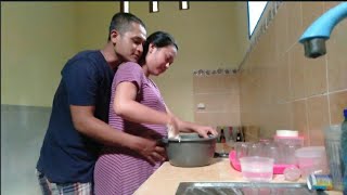 Gangguin Bumil Lagi Asyik Bikin Donat