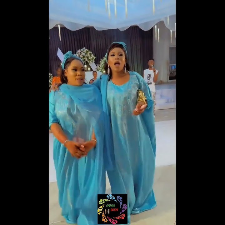 Taarab Anaetuzwa Baranganya Nyimbo Haijui Nimecheka 🤣 #oman #duet #zanzibar #dance #shughulizetu #me