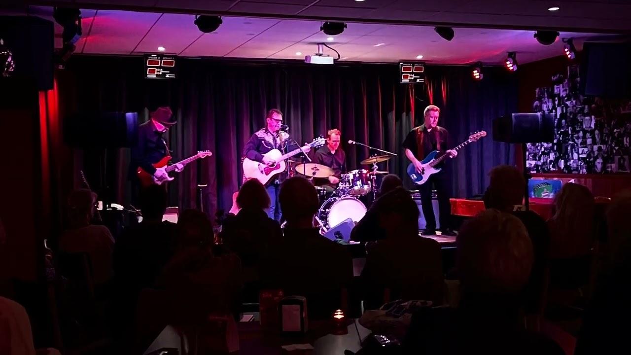 Walter Rootsie and his Blue Connection plays "Annabel Lee"