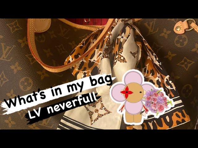 N I C H O L L E S O P H I A: What's In My Bag // Louis Vuitton