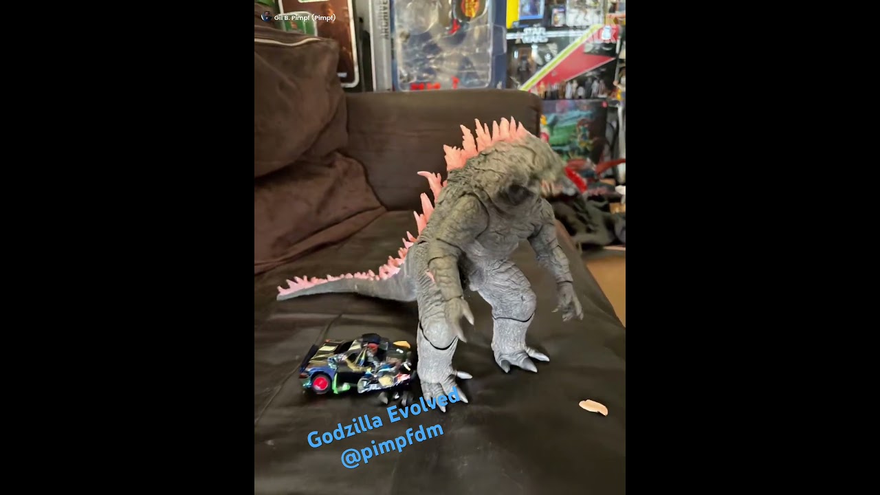 20250912 - Godzilla Evolved smashes a car (NaukNauk)