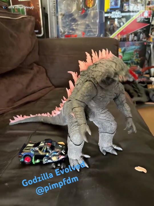 20250912 - Godzilla Evolved smashes a car (NaukNauk)