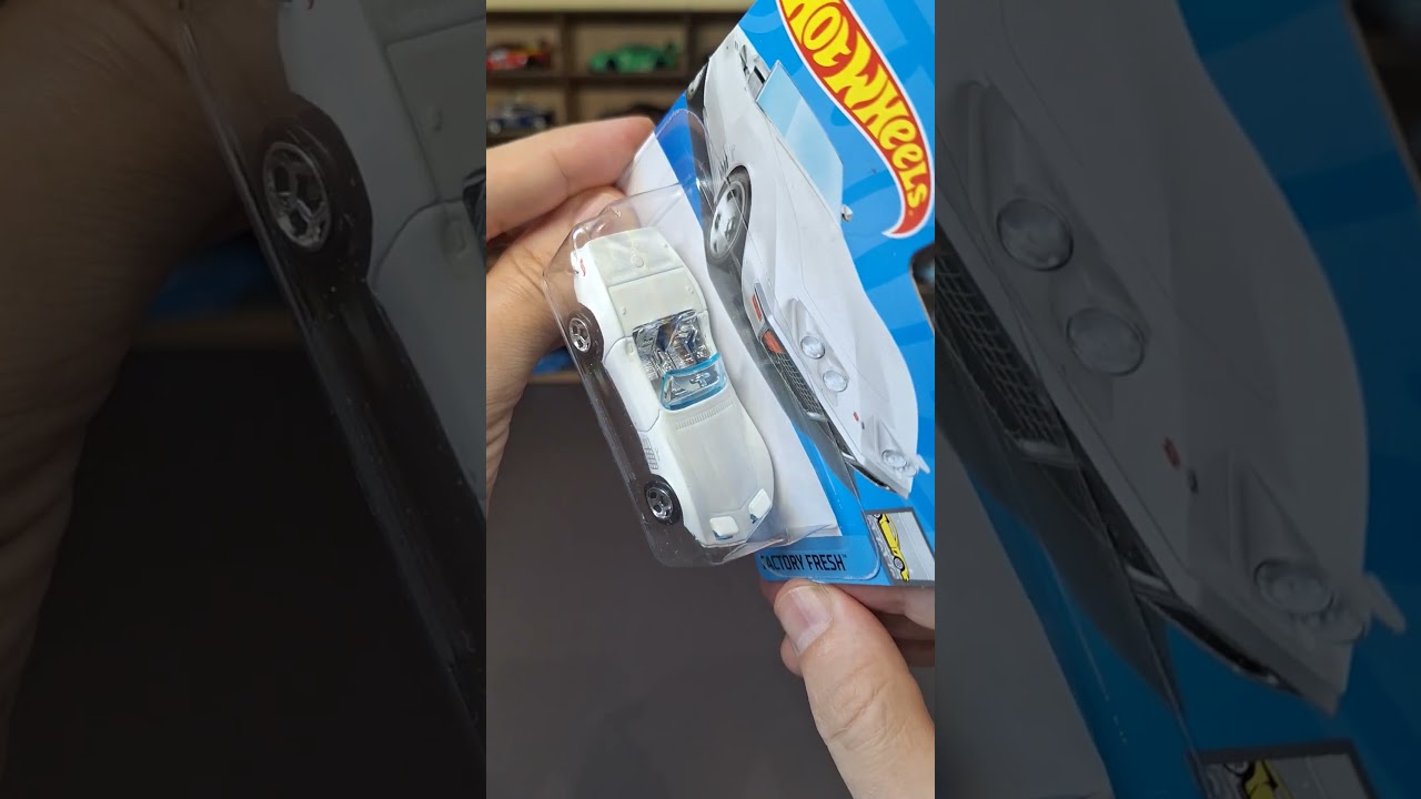 Hot Wheels '72 Stingray Convertible (white) 