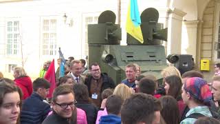 У Львові просто неба провели масовий урок історії з нагоди 100-річчя ЗУНР У Львові просто неба провели масовий урок історії з нагоди 100-річчя ЗУНР