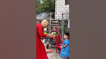 cậu bé đáng thương bị kẻ xấu lừa bắt cóc may mắn gặp được anh trai tốt #shorts