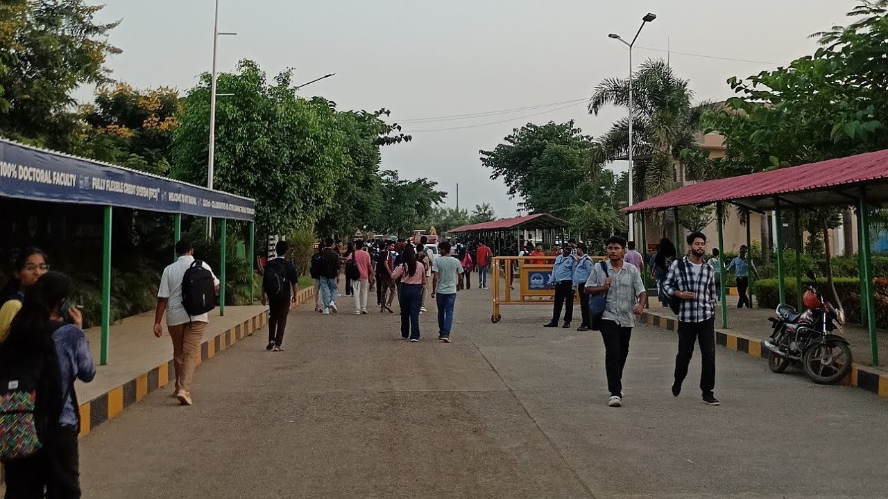 A Day in Life of a College Students at VIT Bhopal Fresher's 24 #college ...
