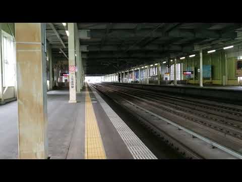 上毛高原駅にて　E7系通過2