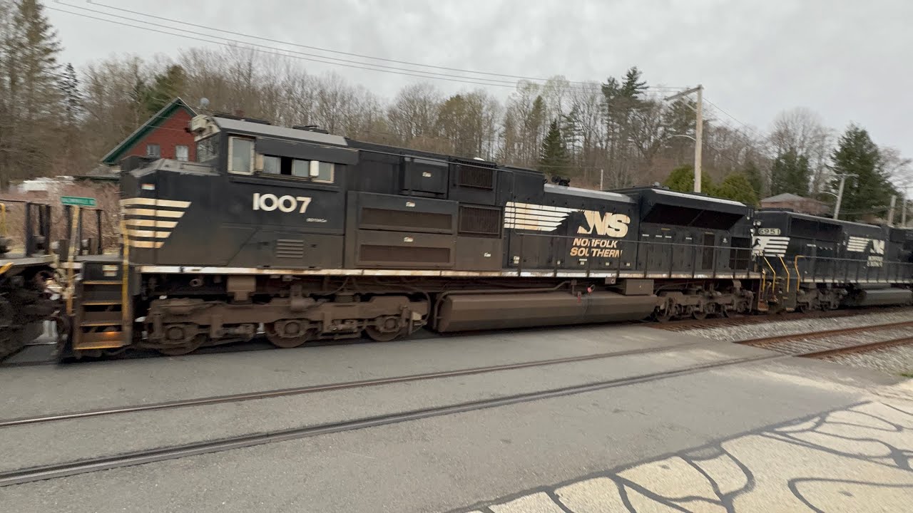 Beautiful SD70💜💜💜Amid B-101’s Very Large Consist of Swill & Empty Auto ...