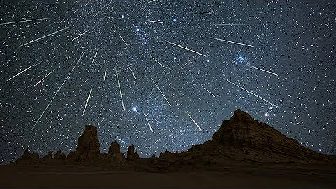Live: Perseid meteor shower creates dazzling night sky 快来许愿！CGTN陪你一起去看2020英仙座流星雨