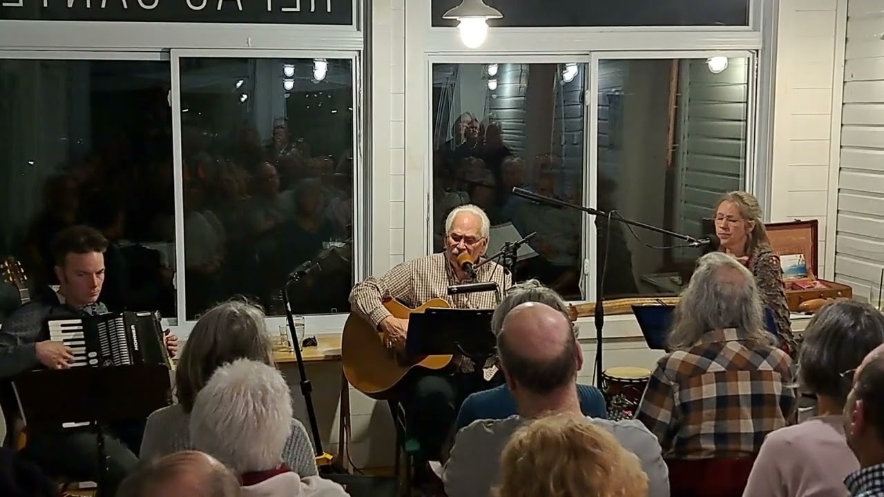 Jean Marcaurelle à la boîte à chanson du café Monfort  /   Cette nuit