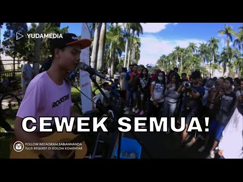 cinta-luar-biasa---andmesh-kemaleng-(baperin-&-bahagiain-puluhan-cewek-cantik)