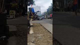 Sudah Hampir Terguling Truk Sound Ini.