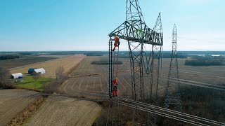 Métier : monteur ou monteuse de lignes de transport