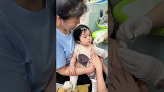A Little Girl Feared Injections… Then Her Mom Did This 🥹💉❤️ | #shorts #parenting #kids #shorts