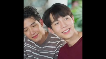 The way Ayan holds akk