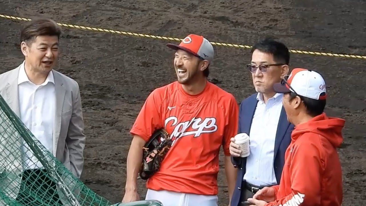 カープ歴代監督の野村さん、緒方さん登場！挨拶する坂倉、小園、秋山 