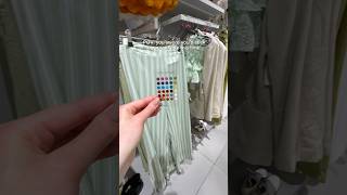 Being Deep Autumn means playing color detective every time you shop. Life hack in bio