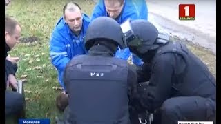 В Могилеве вооруженный мужчина пытался ограбить банк и захватил заложников В Могилеве вооруженный мужчина пытался ограбить банк и захватил заложников