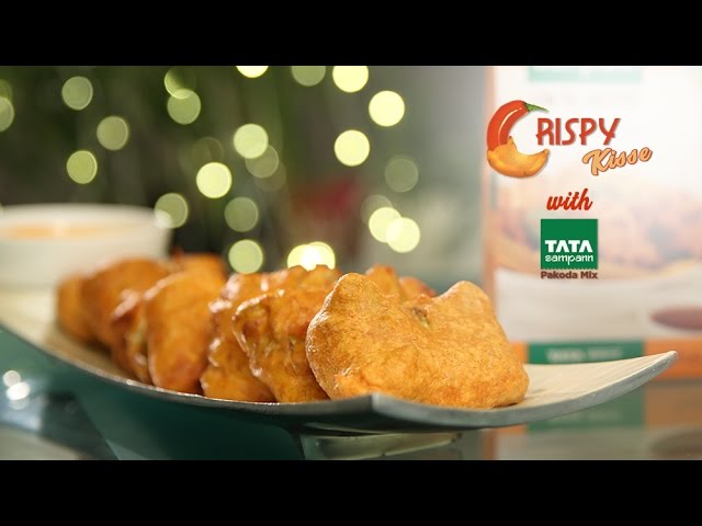Cabbage Parcel Pakoda Recipe | Tata Sampann Low Oil Absorb Pakoda Mix | Crispy Kisse With Smita Deo | Rajshri Food