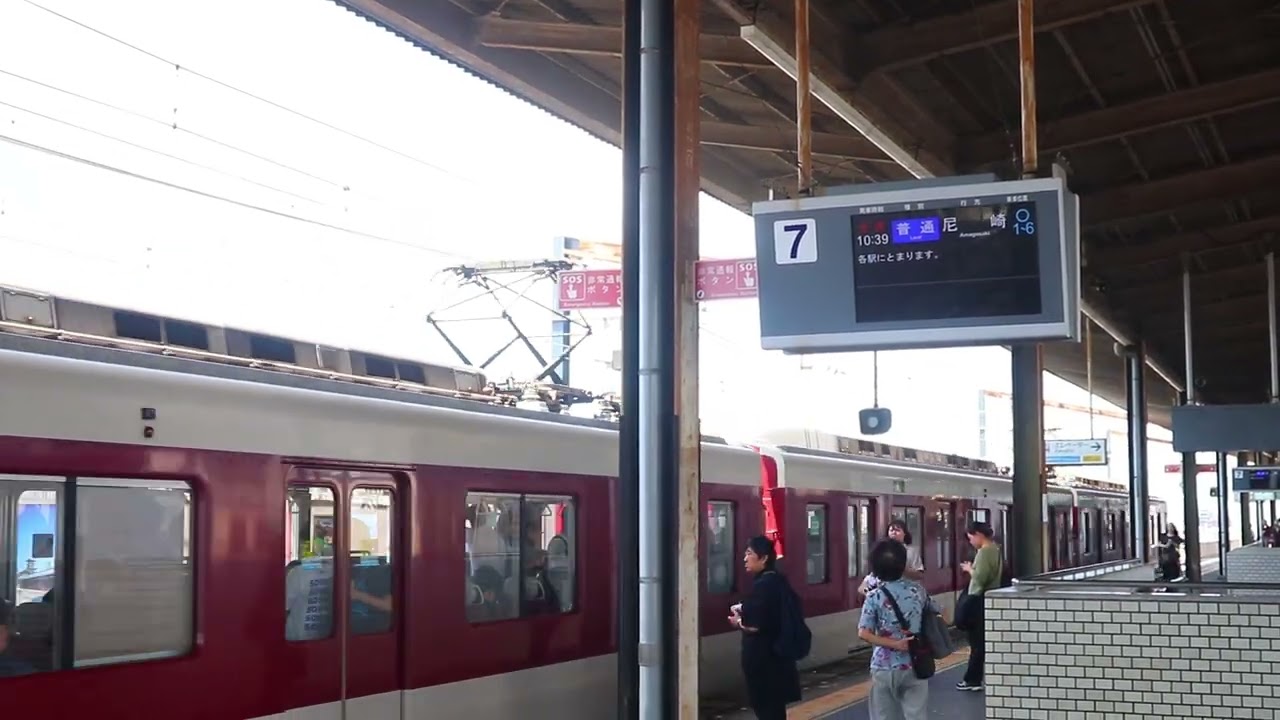 【完全フリー素材】布施駅に到着する5800系による尼崎行き各駅停車 2025