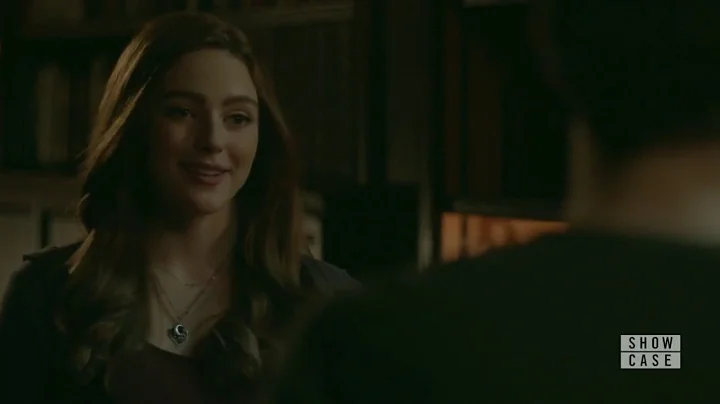 Legacies 1x01 Hope talks about Klaus and Hayley