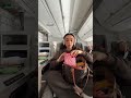 Poca comida me parece que llevo para todo lo que comí en el vuelo! 🙃: #short #shorts #maarta_diaz