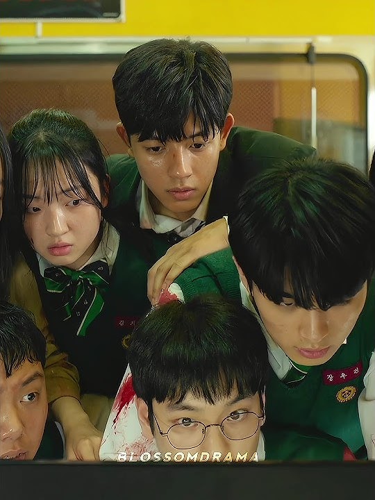 namra getting jealous and ignored by su hyeok 🙂 |All of us are dead #kdrama #shorts