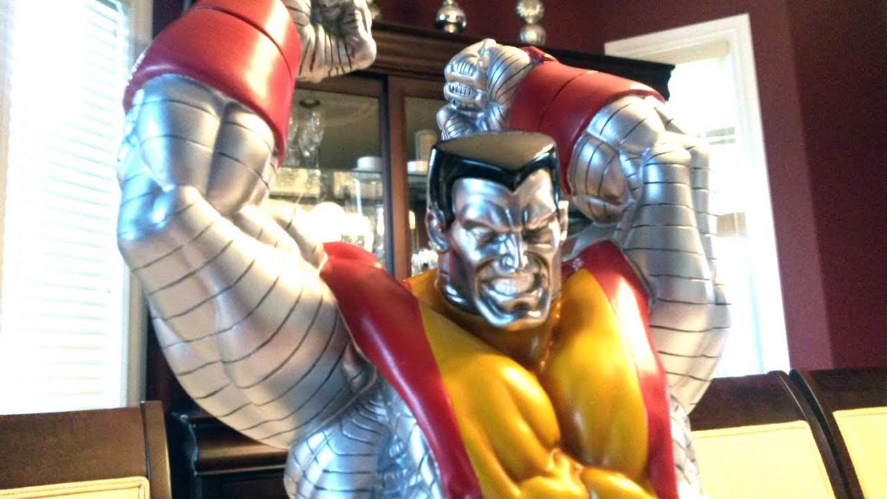 Kotobuiya:  Colossus Fine Art Statue by Erick Sosa