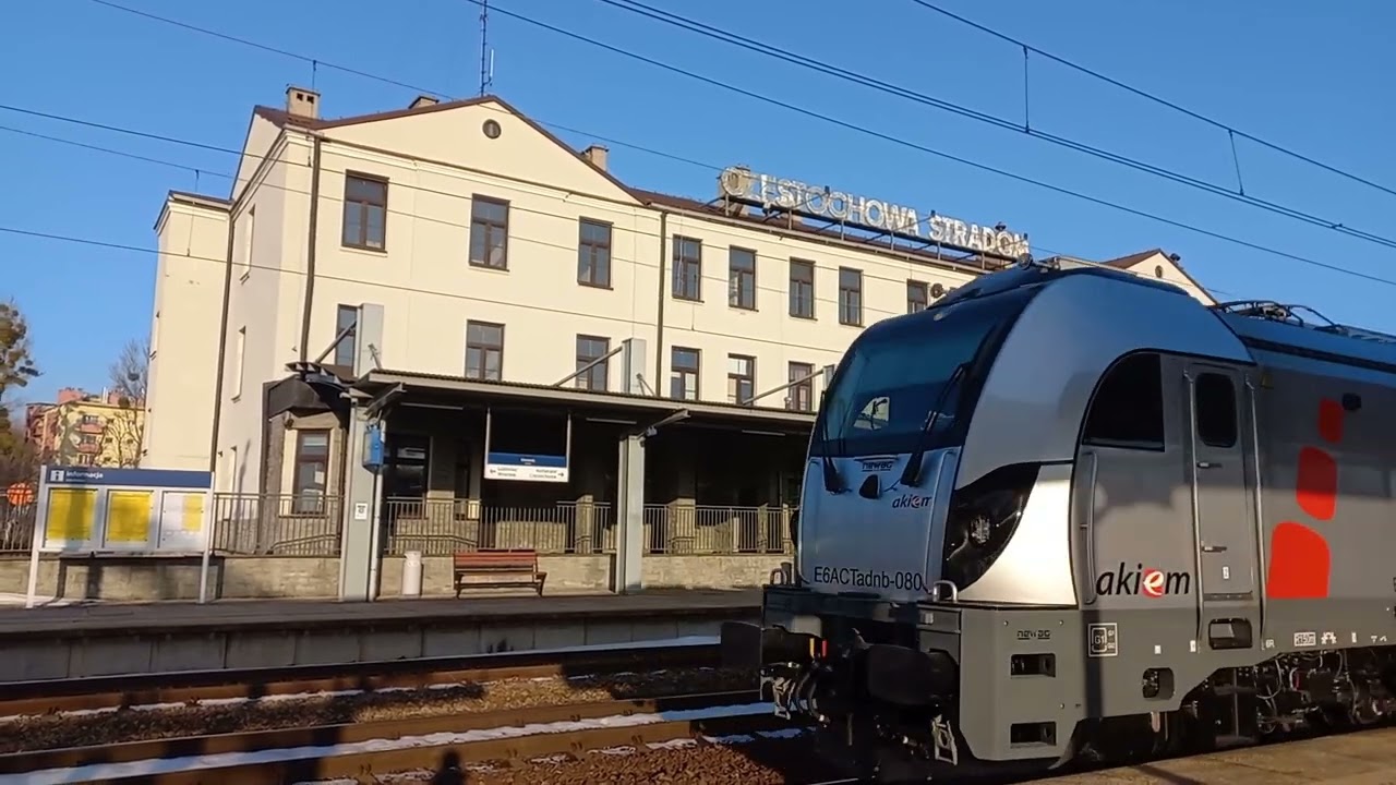 Zimowe pociągi na stacji Częstochowa Stradom