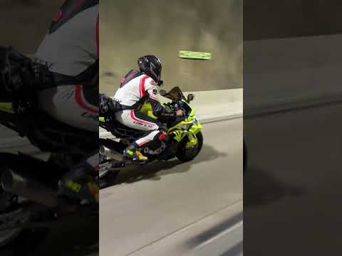Quem ve um túnel e não faz isso, tá andando errado😮‍💨#BMW #BMWs1000RR #S1000RR #exhaust #Spark