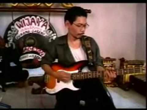 dalang poer-pejabat nggedebus