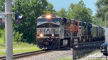 NS 7695 Leads 125 w/ BNSF Power