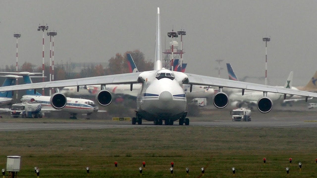✈Тяжелый Гигант Ан-124 взлетает с половины полосы! (Внуково 2020)