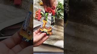 happy Holi Holi pr ladoo k liye toffee ki mala #holicelebration #holicraft #toffeecraft
