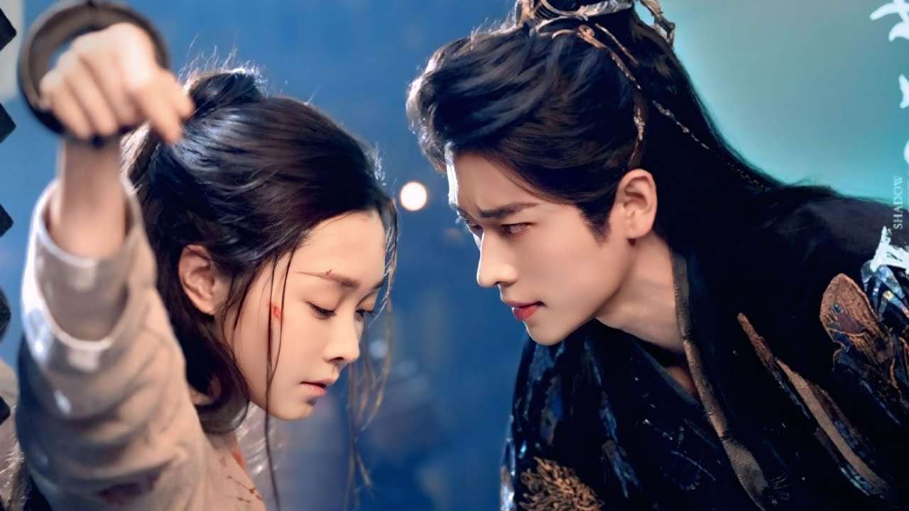 بنت كيوت بيتنمروا عليها مفكرينها مجنونه بس بتفاجئهم بقوتها وبتقدر توقع ملك الشياطين فى حبها ملخص مسل