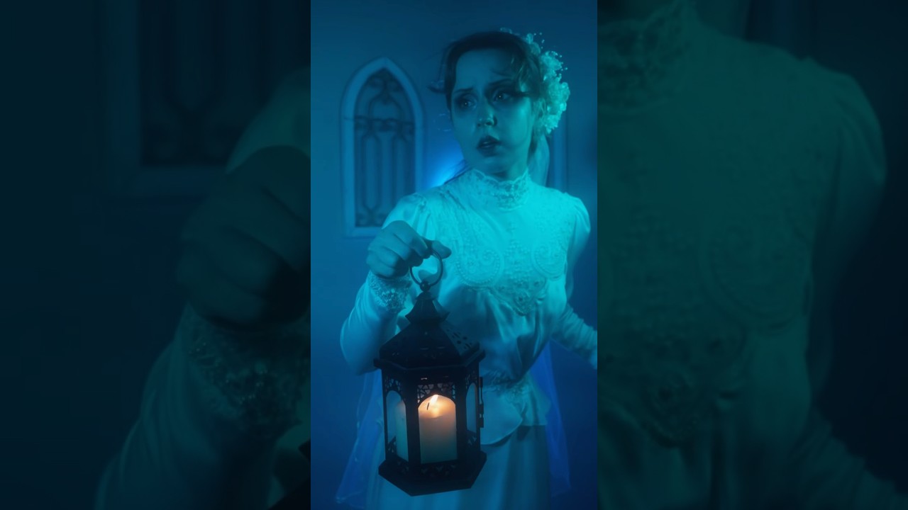 What would her story be? 👻💍