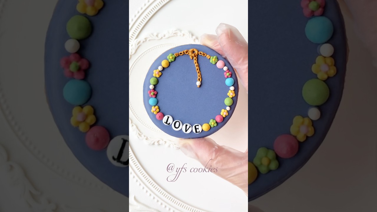 💕Valentine&rsquo;s Day sugar cookie decorating with royal icing #cookiedecorating #satisfying