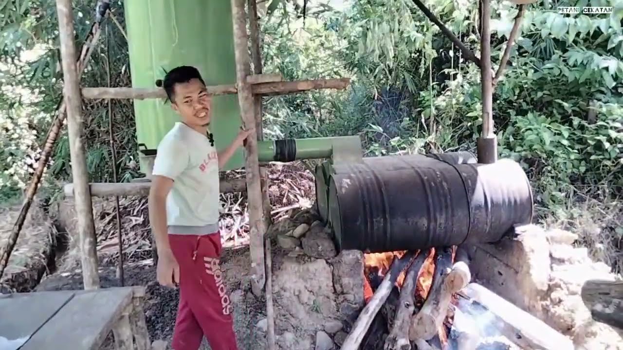 sahabat petani cekatan // review alat penyulingan nilam saat beroperasi dengan api yang besar