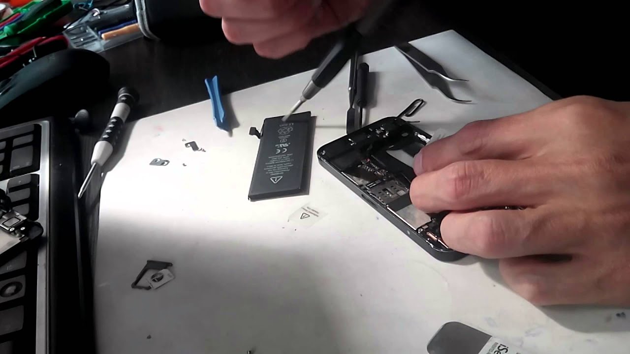 Чистка IPhone 5 Утопленный в оливковом масле - YouTube