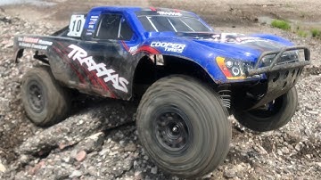 Traxxas Slash 4x4 - ROCK QUARRY BASH!! SHE’s A RIPPER!!