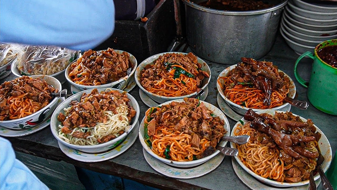HABIS 1 MANGKOK LANGSUNG KLENGER!! MIE AYAM SOLO PALING UGAL UGALAN DI SURABAYA 
