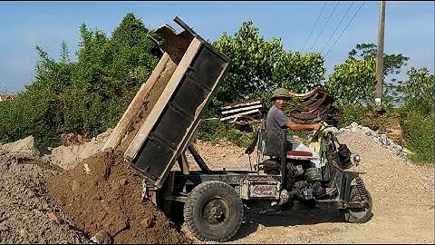 Xe CÔNG NÔNG BA BÁNH  ĐỔ CÁT LÊN BEN|Agricultural truck carrying sand onto the ben|HIEU EXCAVATOR