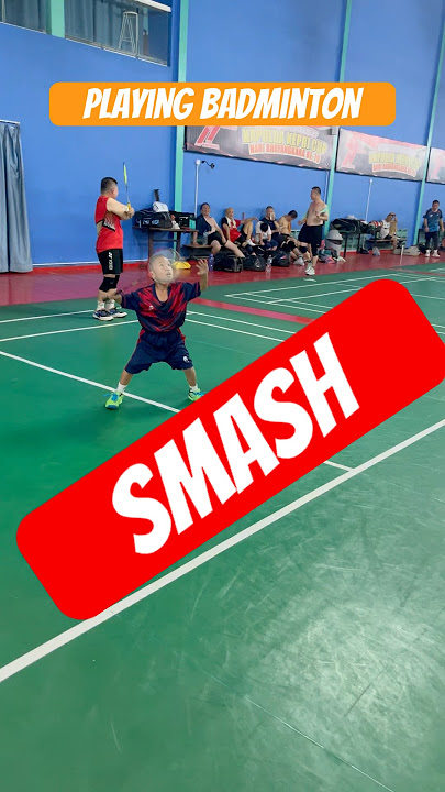 Davine lagi main badminton di GOR Banda Baru - Batam, Salah GOR Bulutangkis Standar Nasional 👍🏻