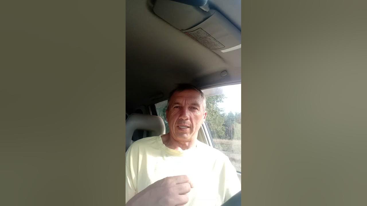 Мемы про девушек. Ну я то тебя не люблю. Ну я то тебя не люблю. Я же тебя люблю. Ты надпись на чёрном фоне.