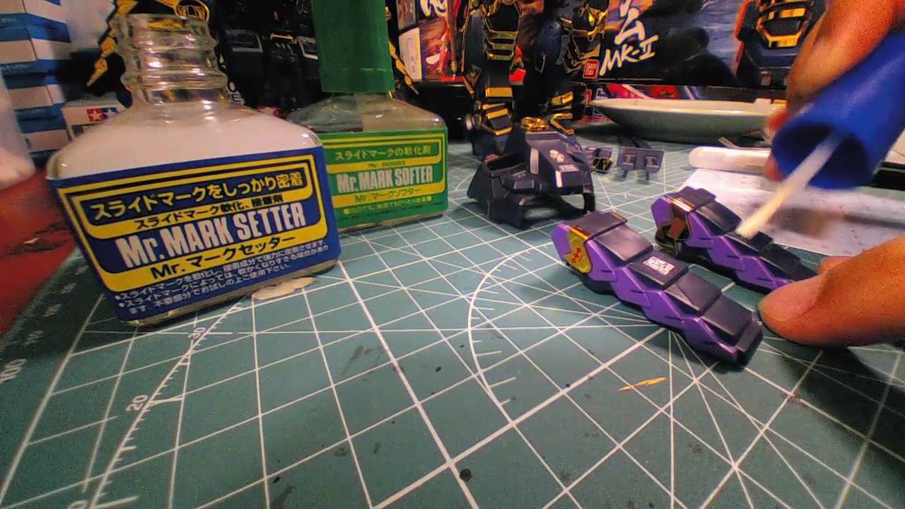 How to apply Water-Slide Decals using Mr. Mark Setter & Mr. Mark Softer  Quick Tutorial [Gunpla] 